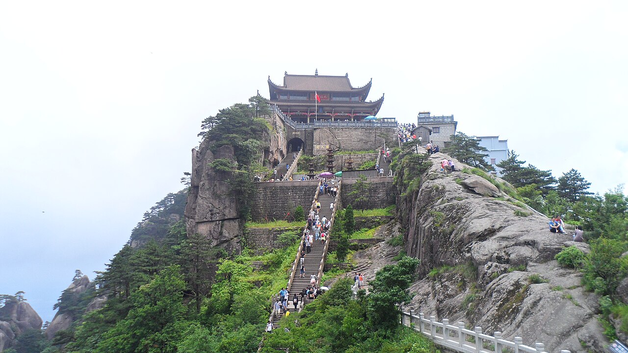 Huatai Scenic Area Cliffside Walkway