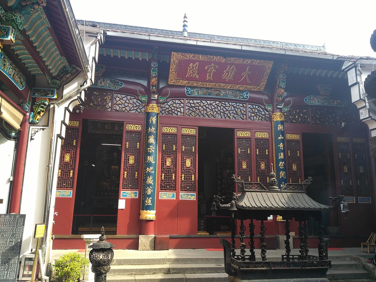 Huacheng Temple Release Pond