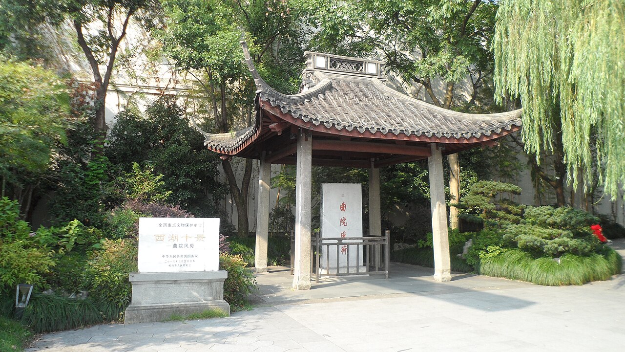 Quyuan Fenghe — Breeze-Ruffled Lotus Garden